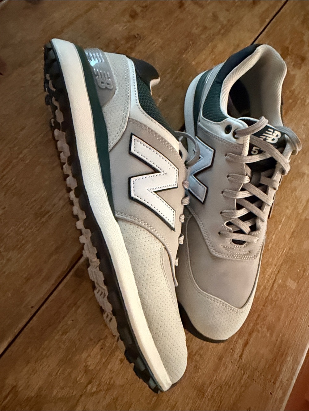 New Balance Golf Shoes Light Gray and Dark Green
shoe perfect, needs new laces